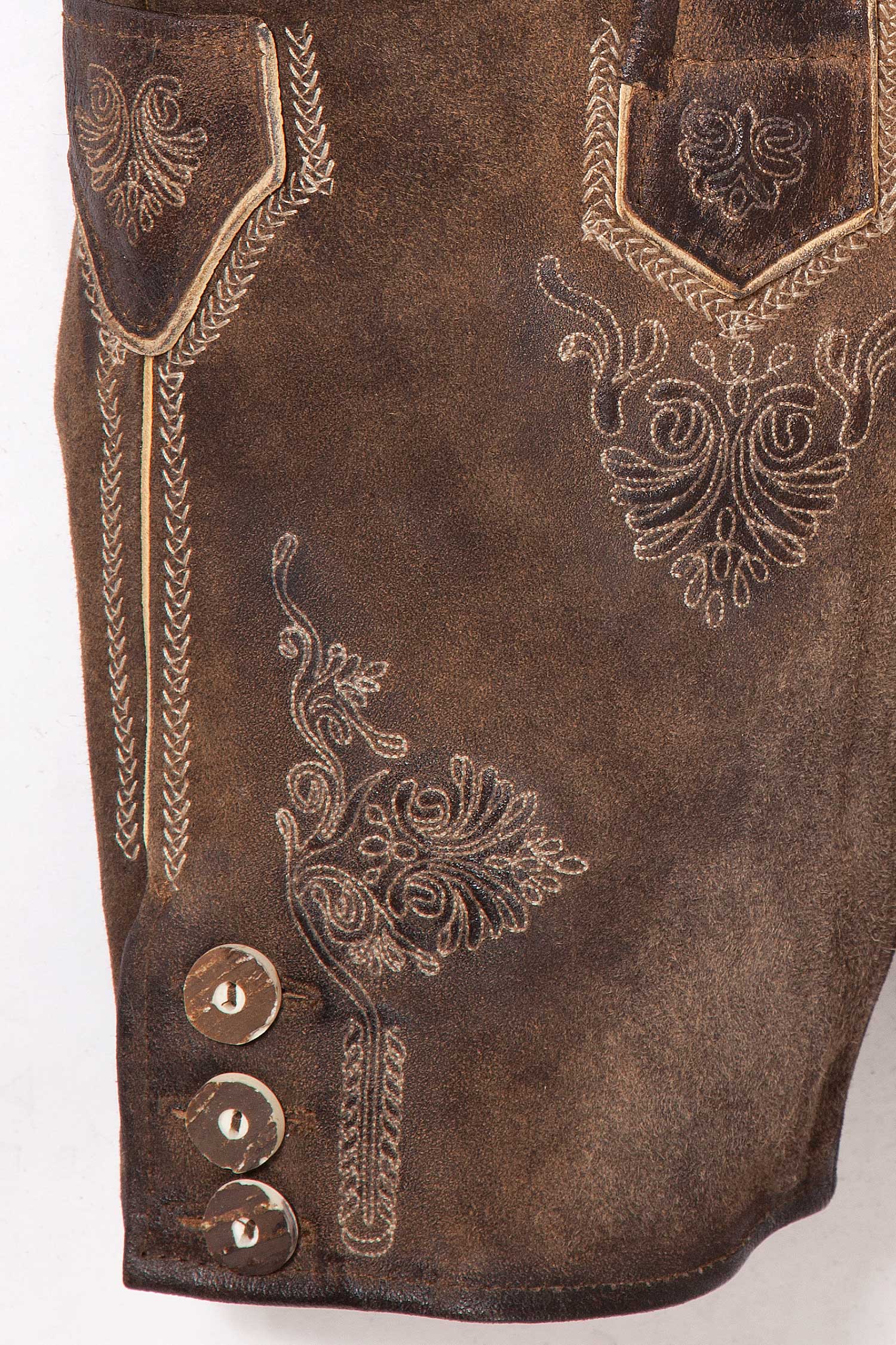 kinder-lederhose-ammersee-braun-4710-1012-ba6-18-02k-0468-c Kurze Lederhose für Kinder in braun antik Detail