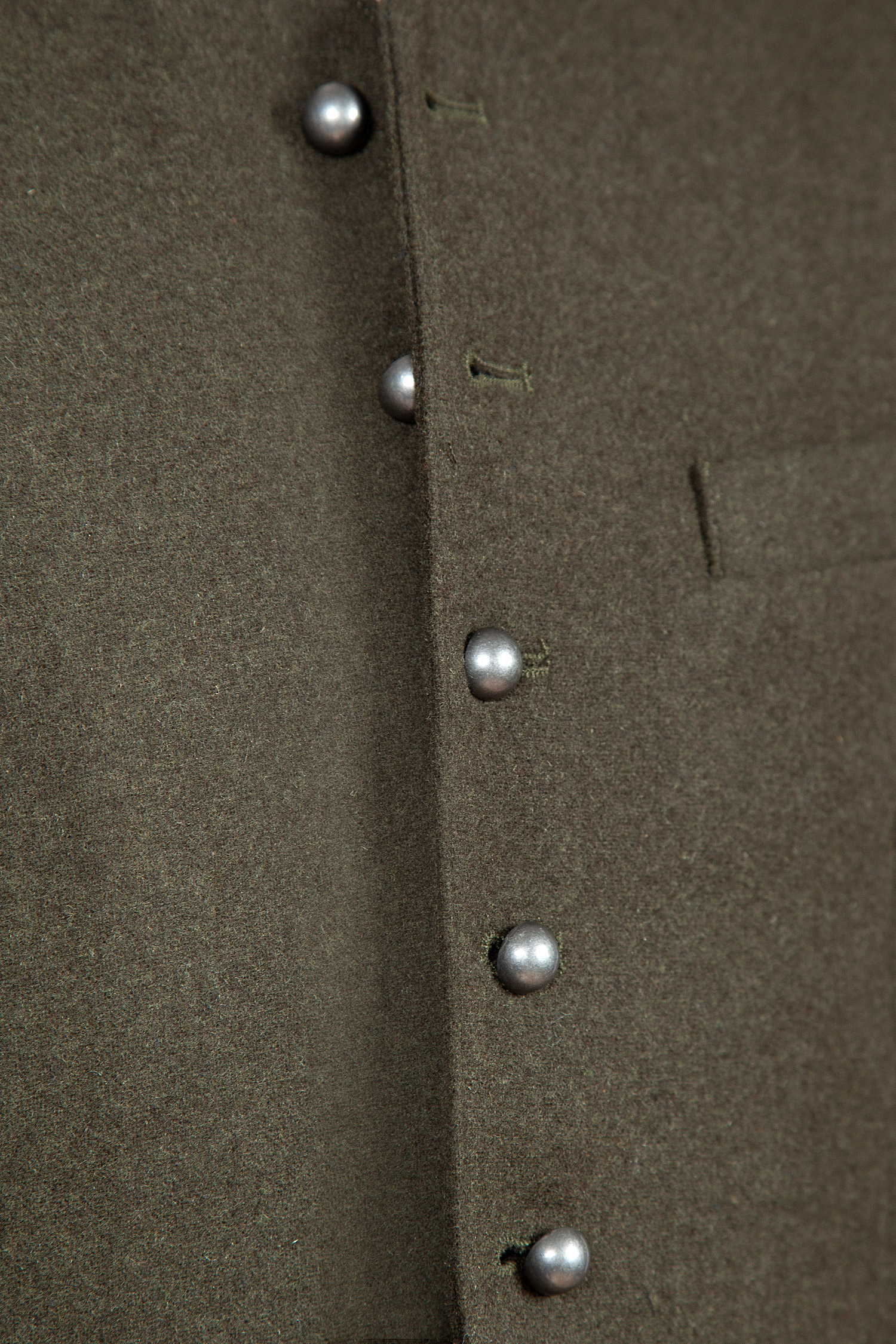 Trachtenweste Devito aus Loden in dunkelgrün Detail