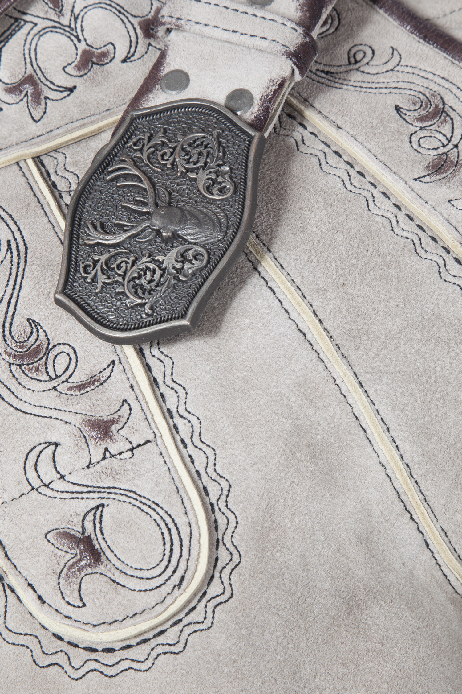 1608-0014-6SW-23-05-e7296 Kurze Lederhose in hellgrau - Detail Latz