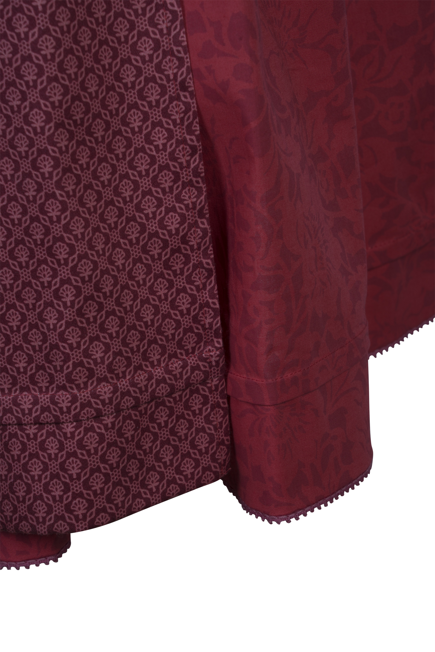 3048-1103-rt5-24-01-1103896 Sportalm Dirndl in leuchtendem Rot - Detail Rock