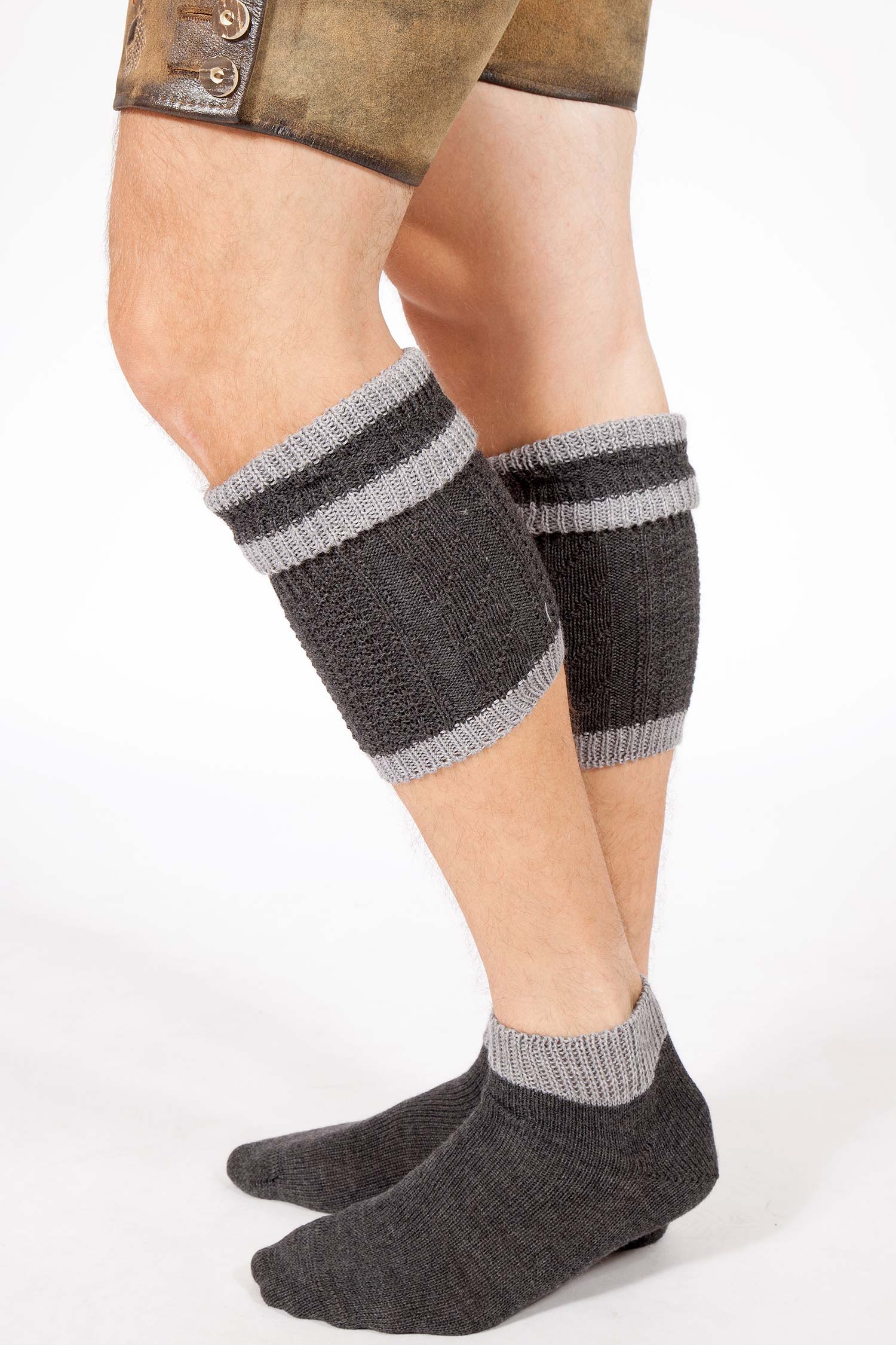 loferl-grau-4515-1001-an6-19-09f-9525-a Trachten Loferl für Herren in anthrazit und hellgrau