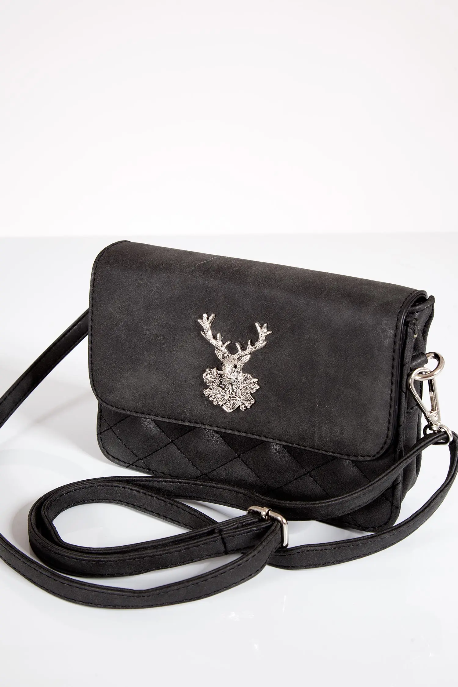 trachtentasche-schwarz-4131-0002-sw4-18-04f-4375-a Trachtentasche mit Hirsch in schwarz zum umhängen