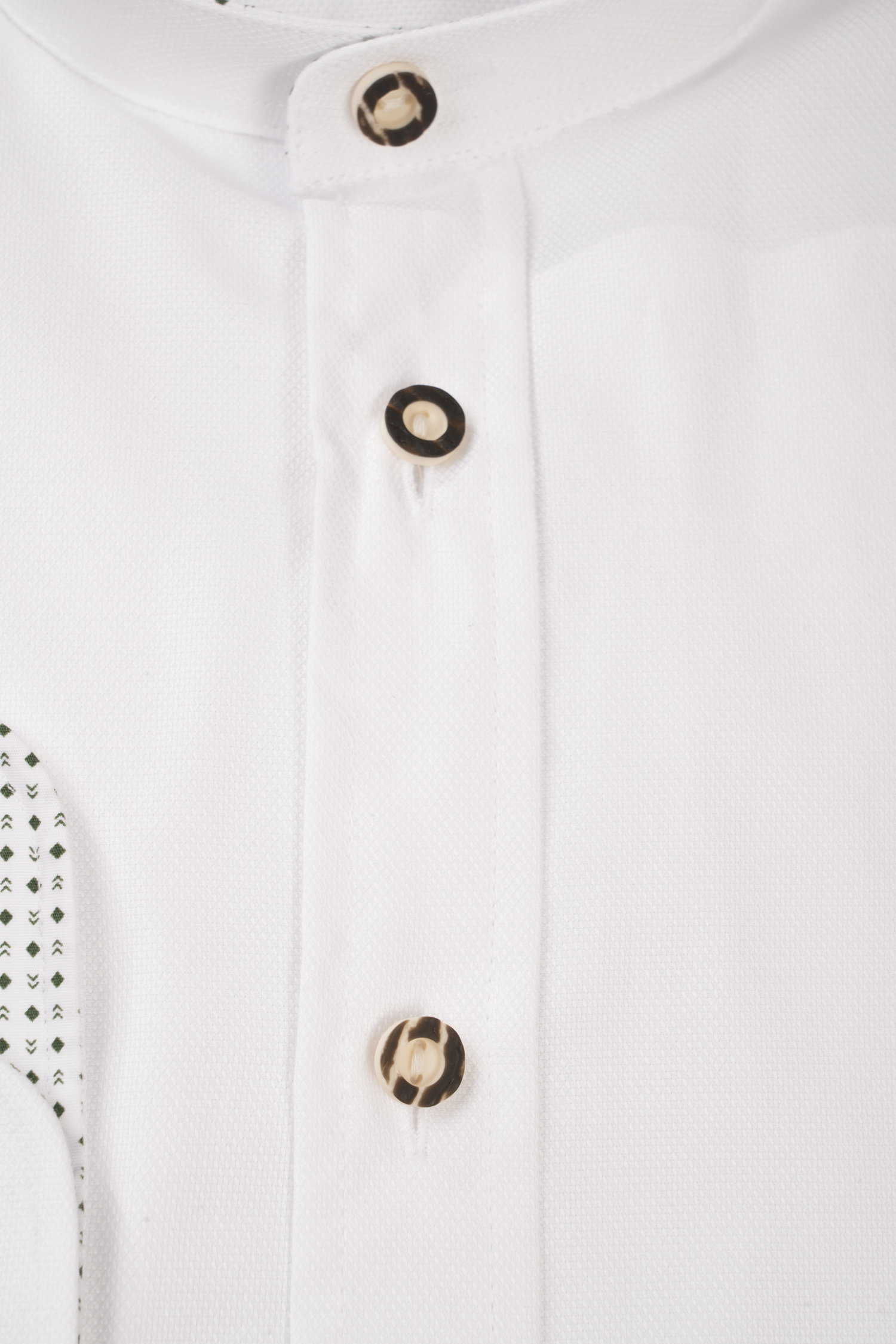 1504-0016-gn5-23-08-1801974 Trachtenhemd Müller mit grünen Akzenten - Detail Knöpfe