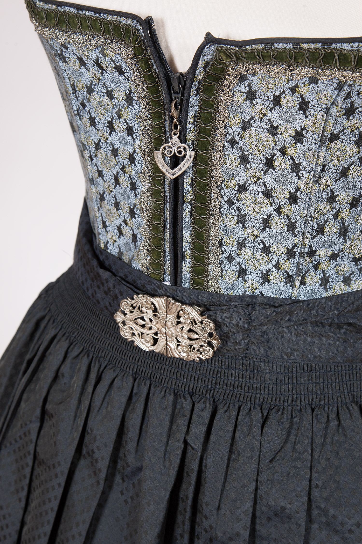 Midi Dirndl in rauchblau mit stahlblauer Schürze Mieder