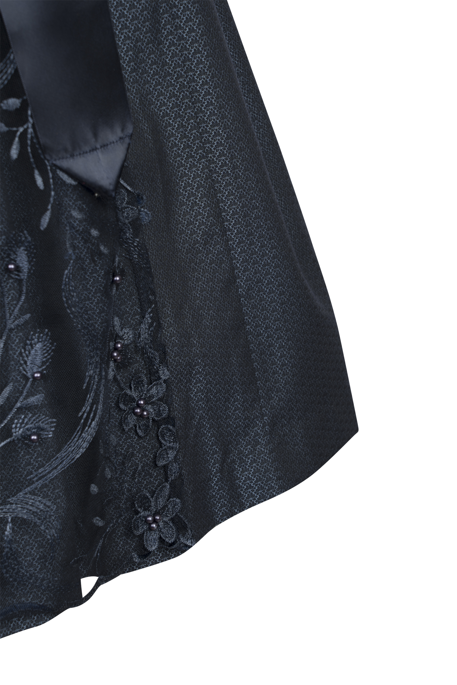 3083-0003-bl9-24-01-3004106 Dirndl Isa in dunkelblau mit Netzschürze - Detail Rock