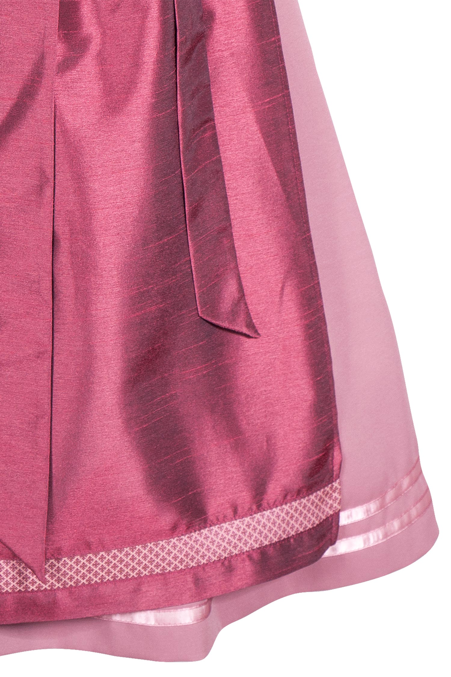 mini-dirndl-beere-3087-0021-ro6-20-02a-4410-d Mini Dirndl in beere und altrosa mit V-Ausschnitt Detail