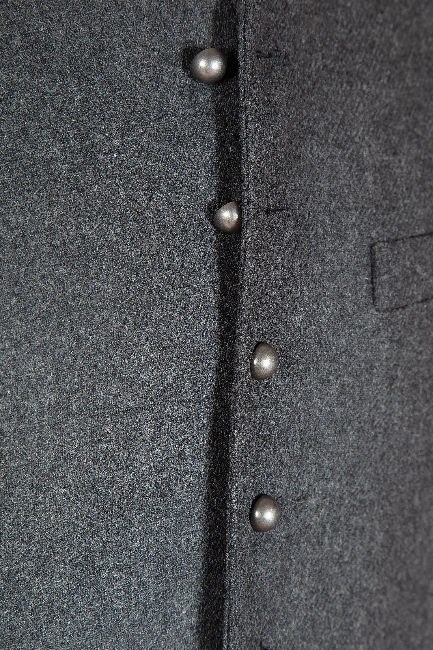 Trachtenweste aus Loden in grau - Detail vorne