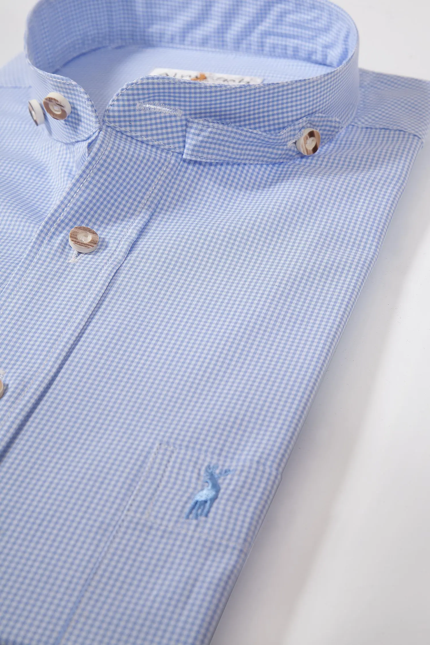 trachtenhemd-hellblau-stehkragen-1524-1040-bl3-19-01d-2418-c Trachtenhemd mit Stehkragen von Almsach in hellblau Kragen