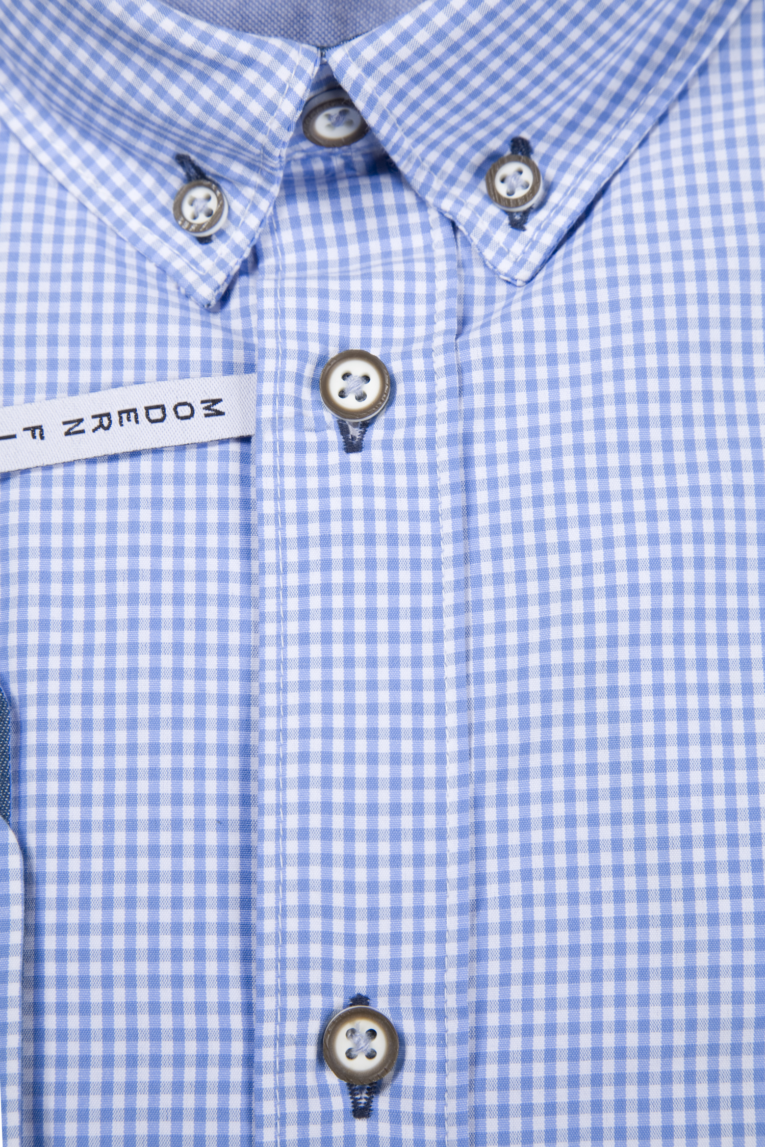 1523-2365-bl3-23-11-300007 Karo Trachtenhemd in hellblau / weiß - Detail Knöpfe