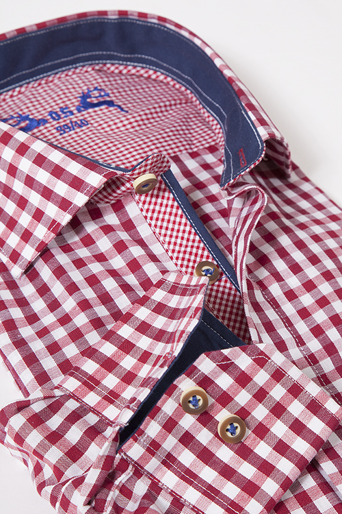 Trachtenhemd leicht kariert rot und weiß Detail