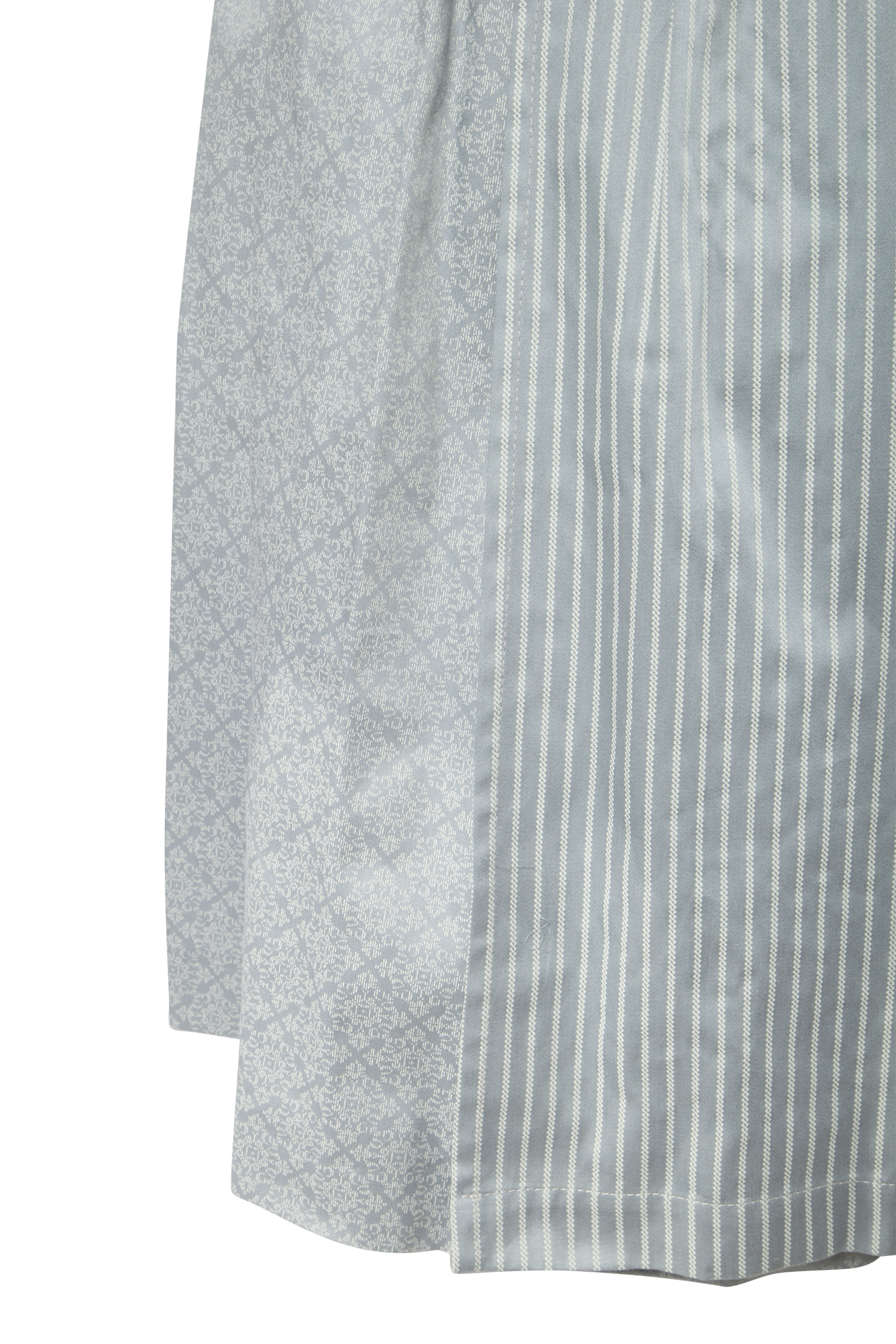 3091-1535-bl4-23-07b-1293 Dirndl Lissy in schilfgrau mit toller Schürze - Detail Rock