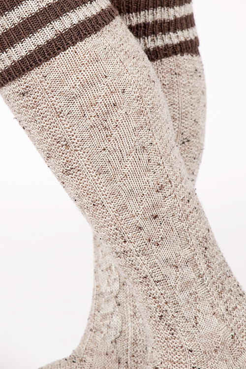 trachten-kniestruempfe-braun-melange-4520-1015-be7-17-09f-5837-b Trachten Kniestrumpf in braun melange und dunkelbraun Detail