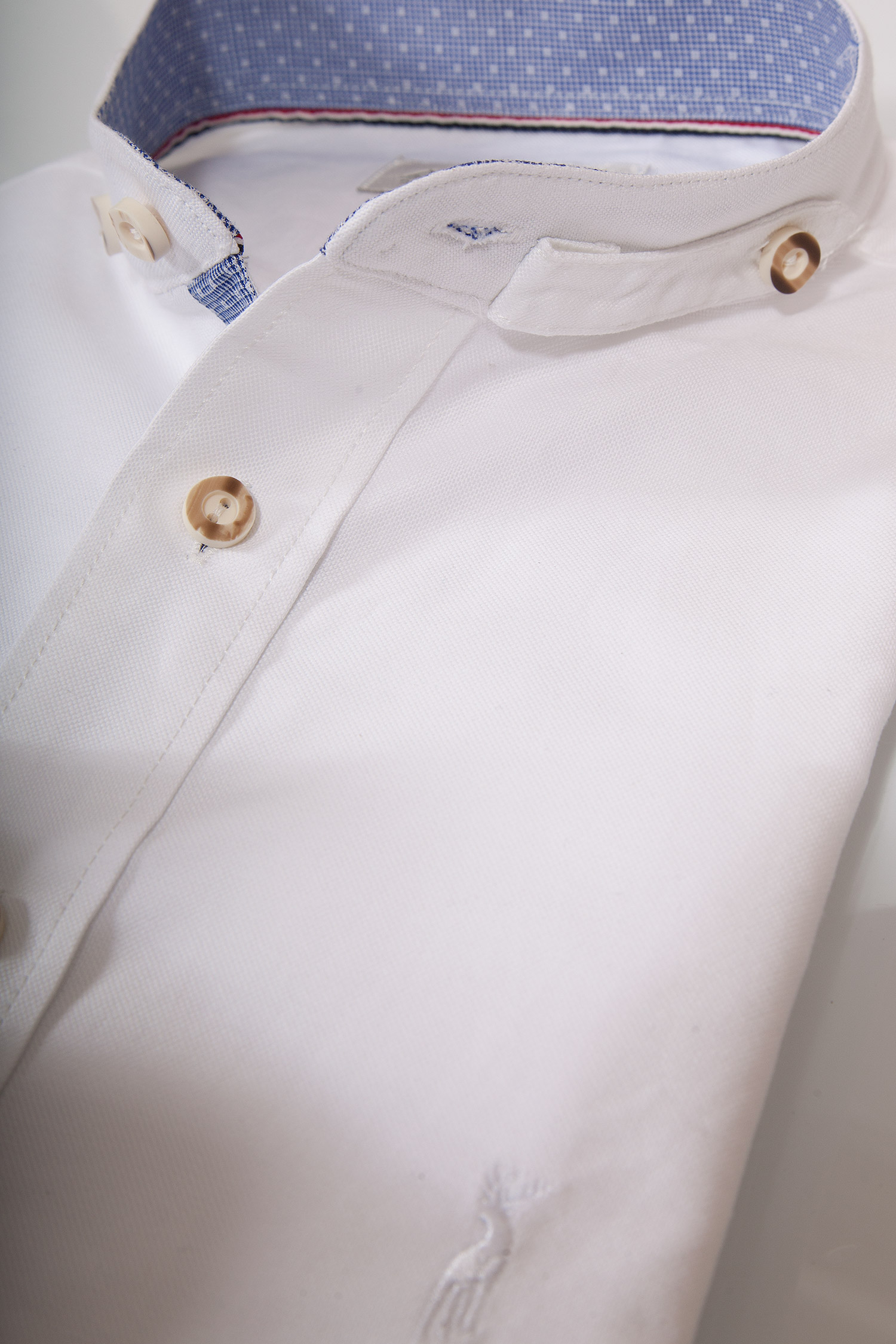 Trachtenhemd in weiß mit Stehkragen Kragen