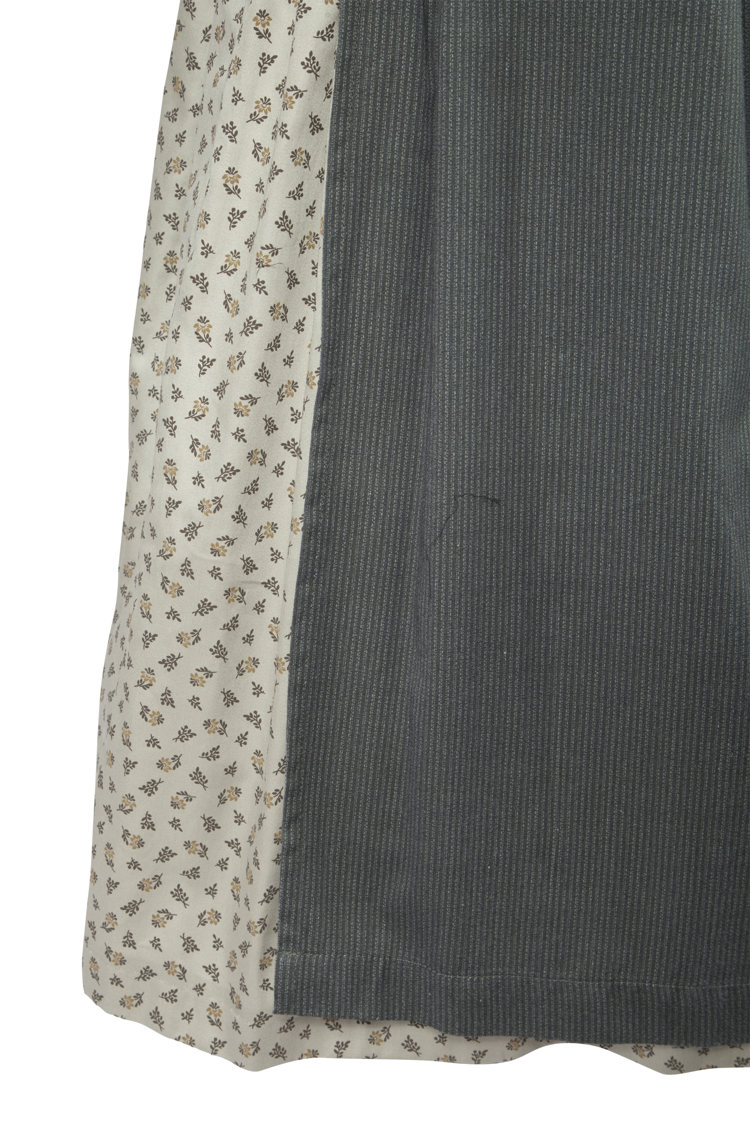 3091-1534-gn4-23-07b-1320 Dirndl Livia in grün mit Schließe - Detail Rock