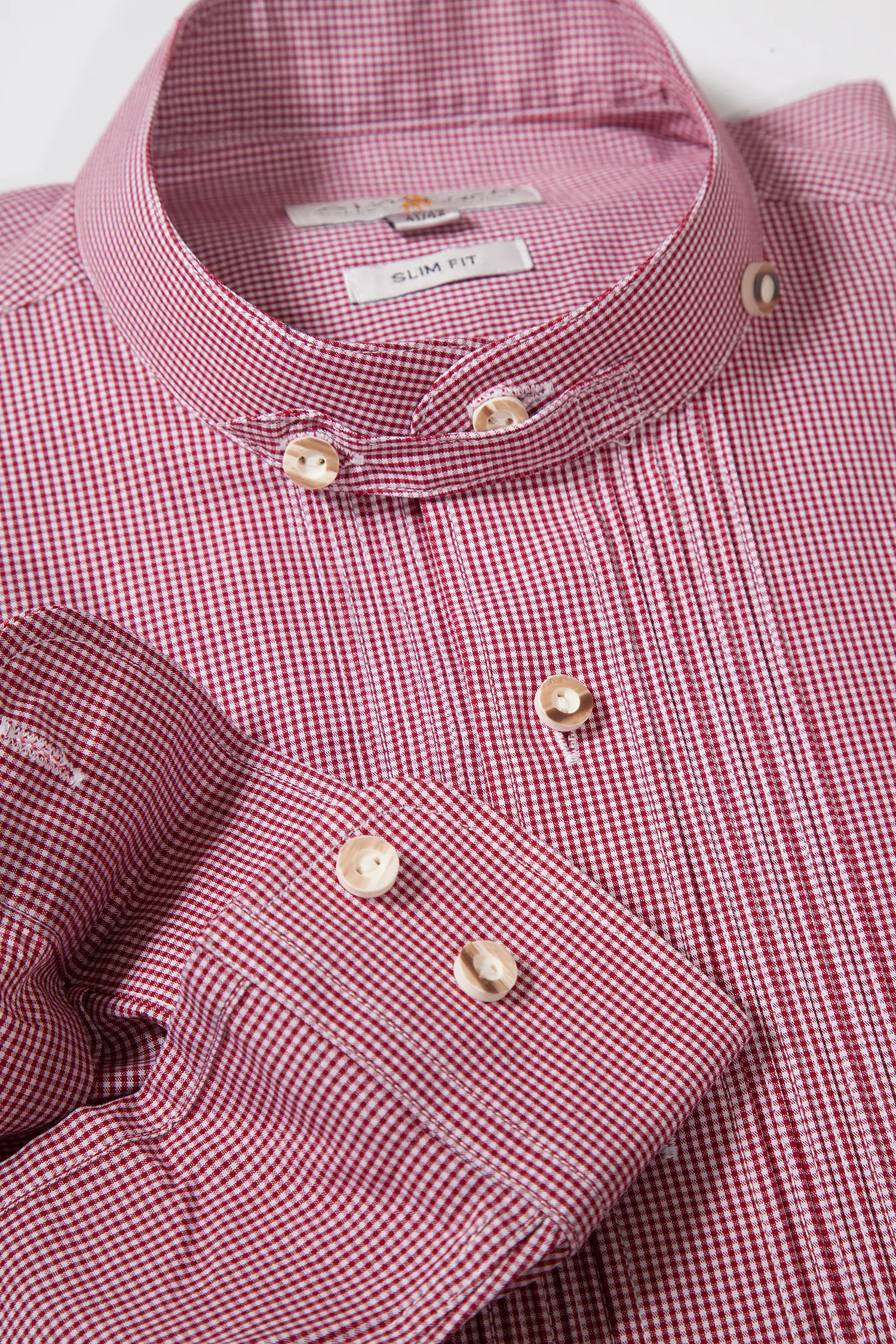 trachtenhemd-bordeaux-kariert Trachtenhemd klein kariert in Slim Fit bordeaux Detail