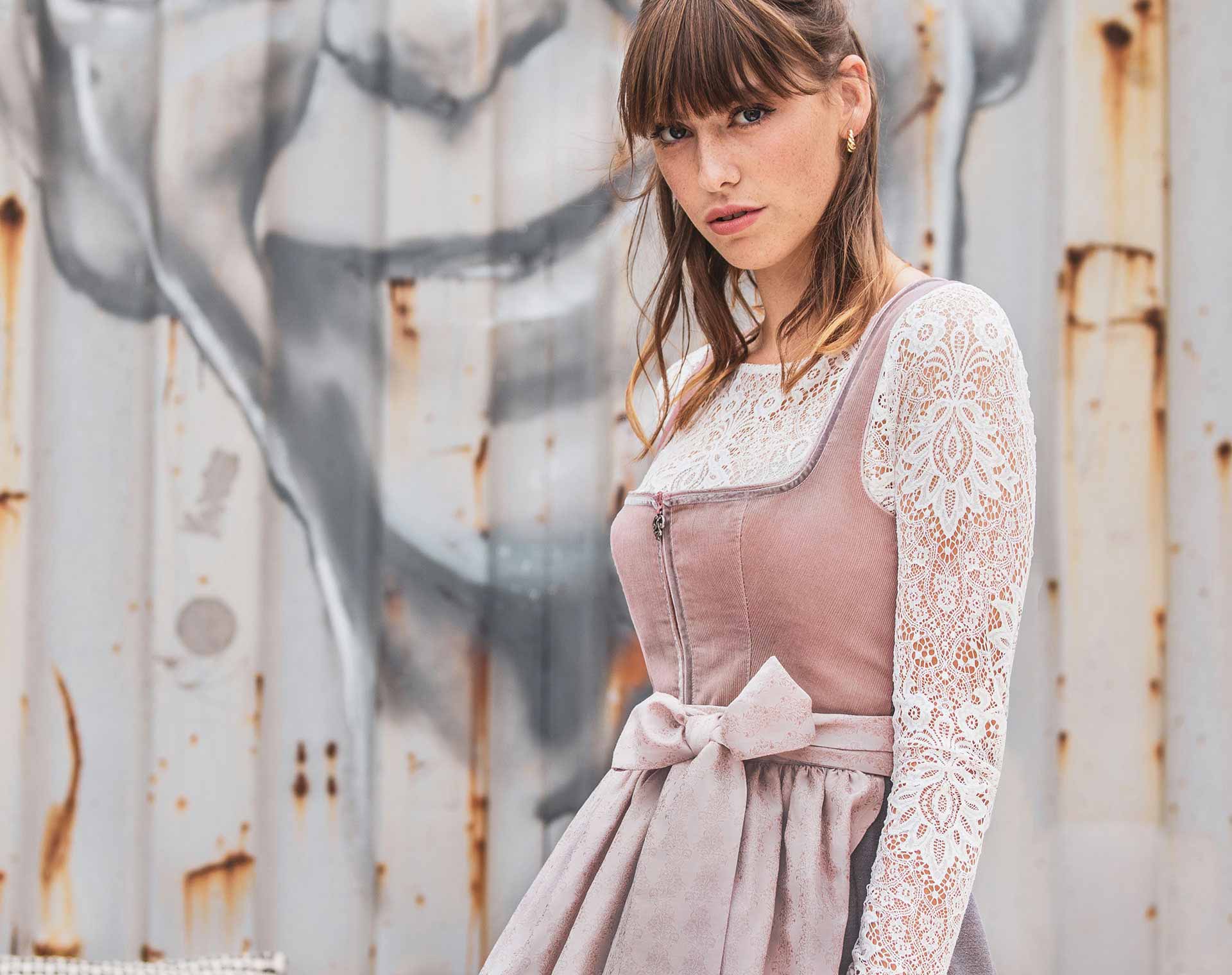 Trachten Sneaker Damen - Dirndl Schuhe Weiß Schwarz Bequem